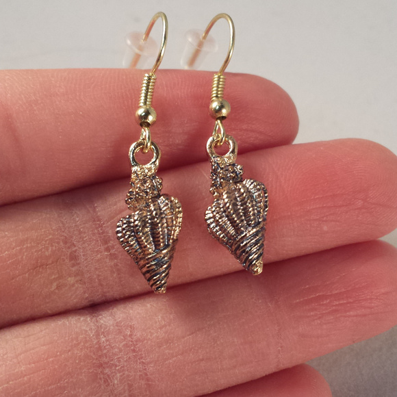 Gold Conch Sea Shell Earrings Hypoallergenic Hooks - Picture 2 of 2